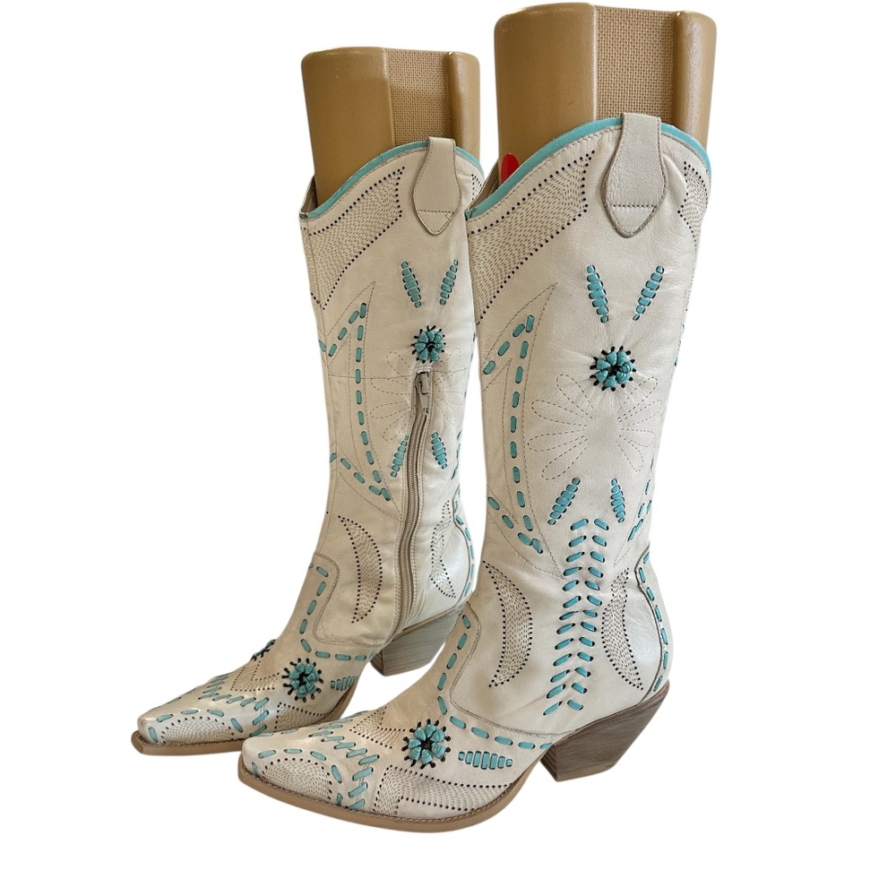 BCBG Cream and Turquoise Western Cowboy Boots BGBGirls Size 6 1/2